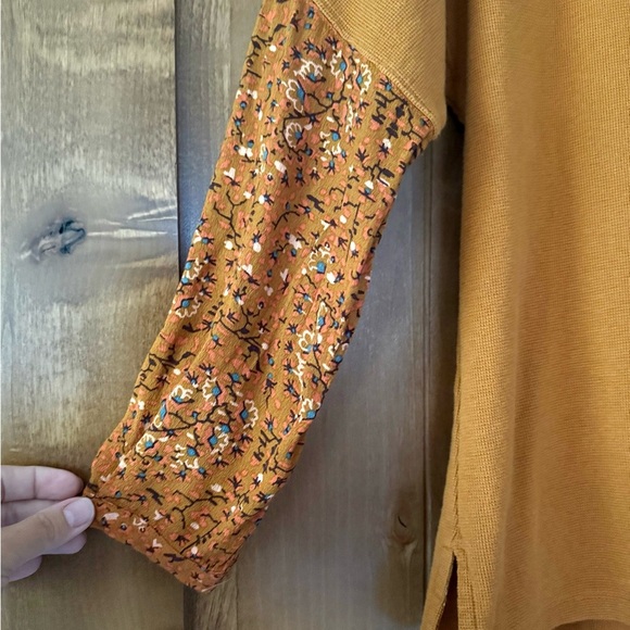 By Anthropologie Annette Waffle Knit Floral Sleeve top size Large - Picture 5 of 7